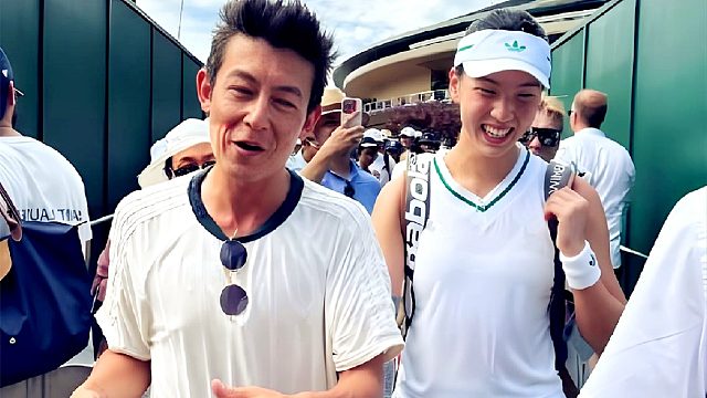 神反应！王欣瑜连续两次网前截击轰穿越球，陈冠希起立鼓掌