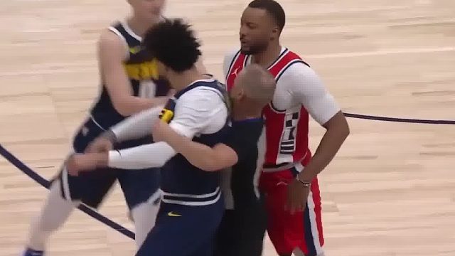 玩NBA的都是暴脾气，裁判真心拦不住