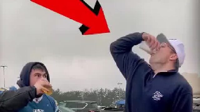 如果你喝酒比他快,你就能获得100刀乐的奖金