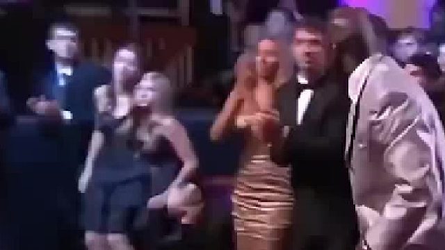 什么是GOAT！当主持人叫起乔丹的名字时，全场起立！