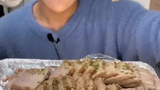 男大學(xué)生的晚餐