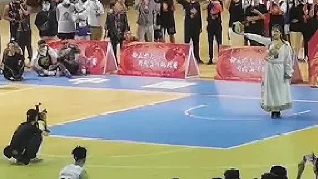 你认为詹姆斯和布朗尼能成为NBA历史上首对父子在球场上同台竞技吗？