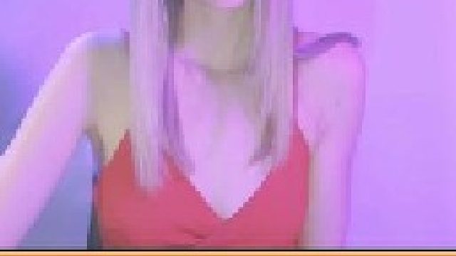 女人开直播时发生了恐怖的一幕