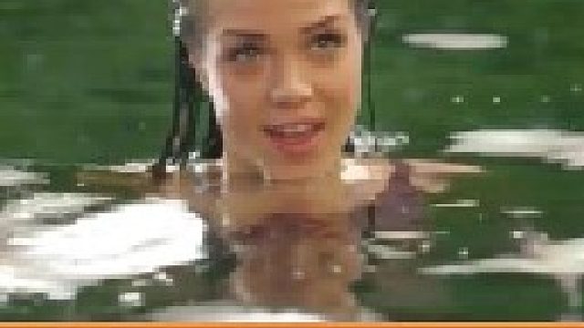 女人游泳时发生了可怕的一幕