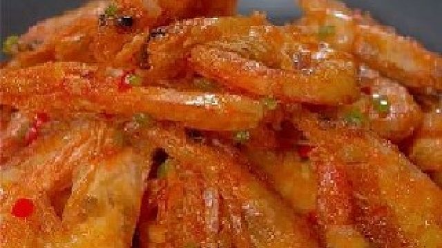 这样做的椒盐虾 鲜香味美 手指都舔干净了