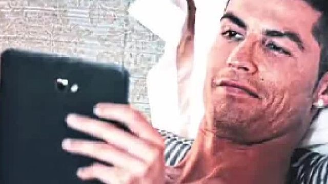 C罗金球奖成了儿子的“玩具”