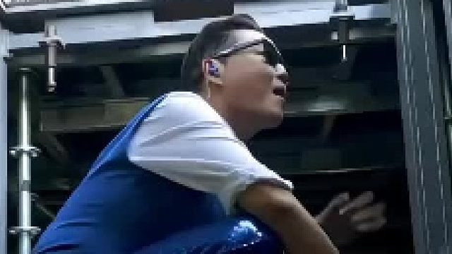 鸟叔演唱会弹跳出场是如何操作的？看完你就知道了