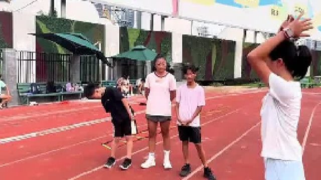 小学女生挑战立定跳远，再次突破极限跳出2.65米