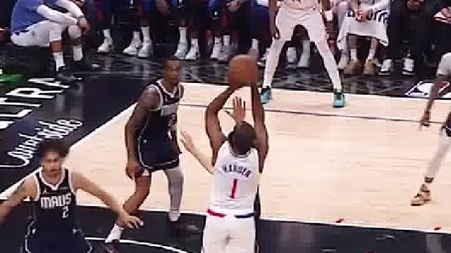 哈登秀绝技后撤步，强势压制东契奇