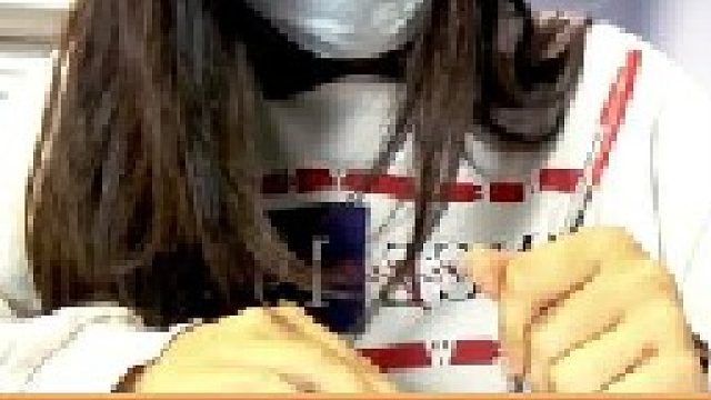 女孩无意间拥有了一个可以鲨人的笔记本