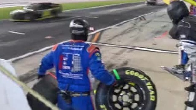 轮胎换检争分夺秒