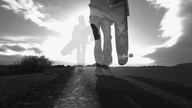 长板冲浪在富埃特文图拉岛，海边的沙漠