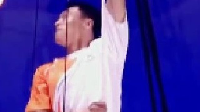 北京残会侯斌用3分钟，169次的攀爬震惊了世界