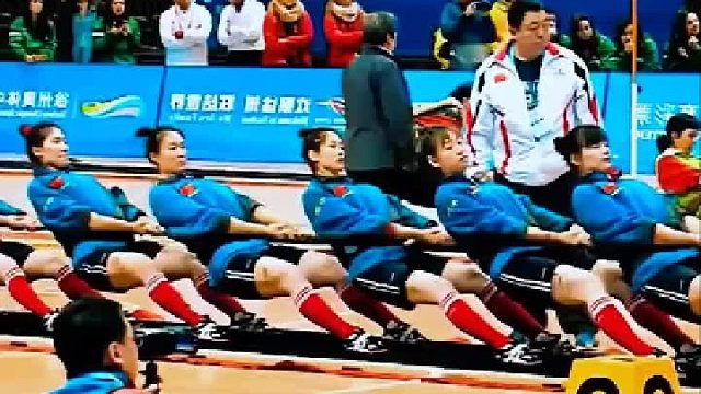 原来专业拔河是这样的[祝福]中国女队霸气侧漏，绝对碾压！