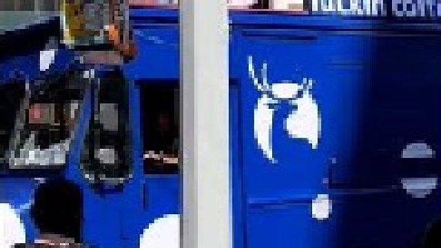 相亲相爱一家人瑞幸摸着石头过河而雪王摸着瑞幸过河