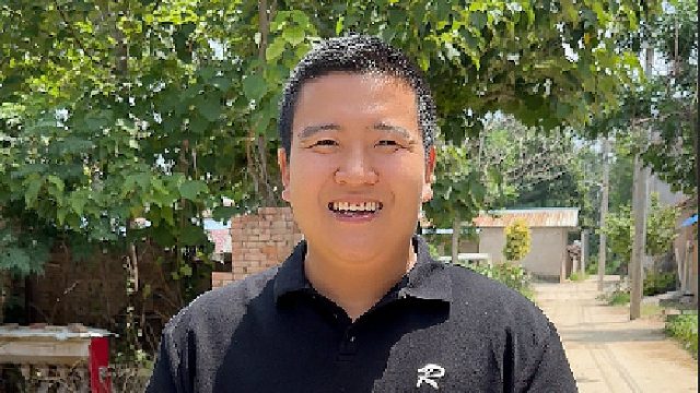 姐夫去妞妞家看装修进度，岳父非要跟着一起去县城住，一进门的表现还被岳母夸赞