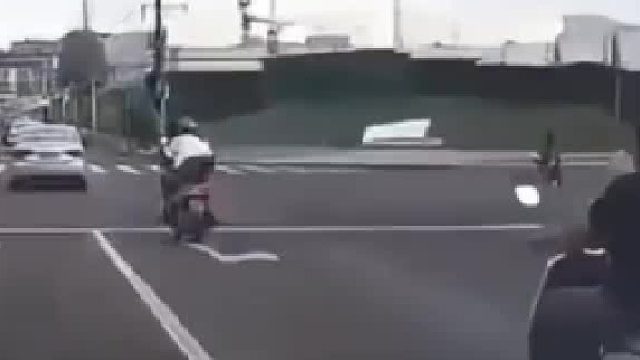 脑瓜子嗡嗡的，是谁干的