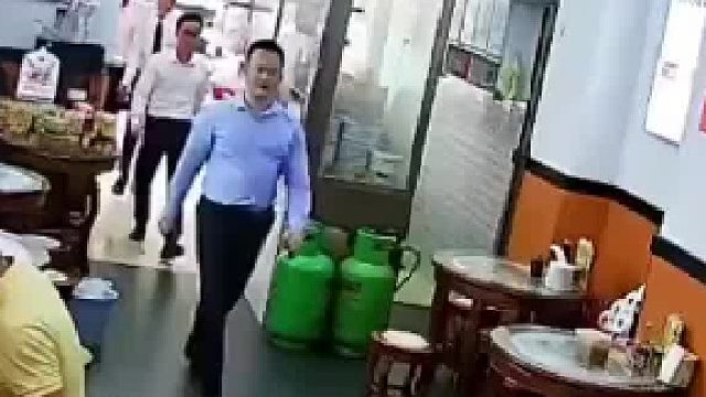 人家是拿多说是心意。你这也好意思说是心意