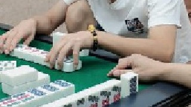 哦吼！孝感卡五星高手。进来指点哈。这牌没打错吧？