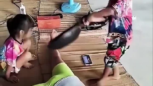 看着心疼  但是又想笑