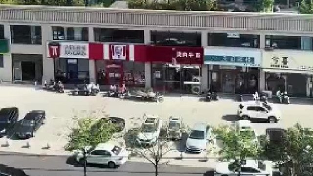 女子偶然发现的一幕，“就说一个人能捅多大的篓子”，网友：将错就错会不会更火？！！！！