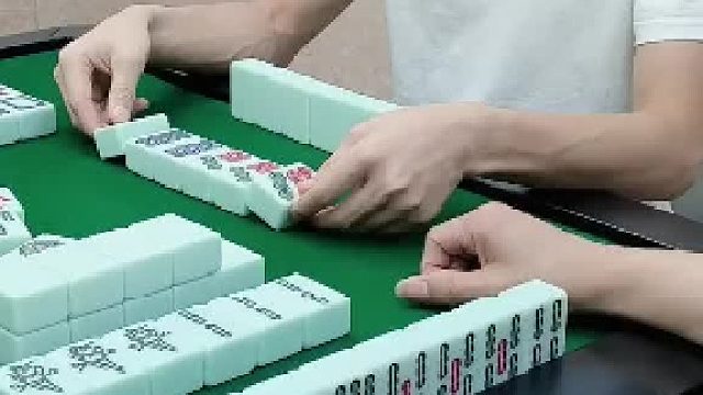 哦吼！精神小伙列牌杠的还快活啵？