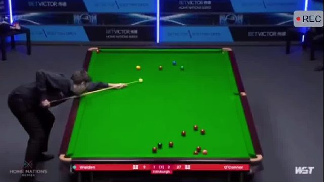 沃顿：裁判，这不能怪我，站在这里我一动没动