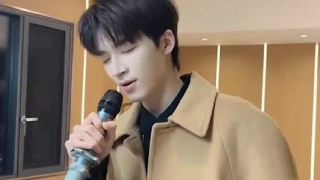 吴谨言太会宠了，把王星越哄的一愣一愣的