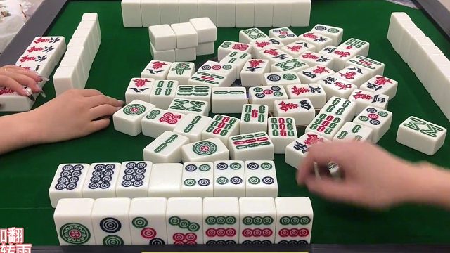 俗话说的好上碰下自摸