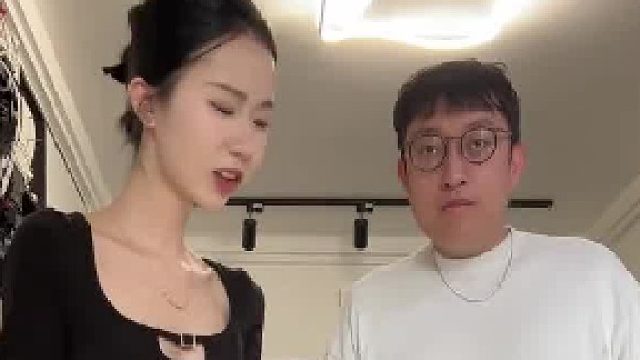 跟闺蜜约带家属的下午茶 结果对象穿的……