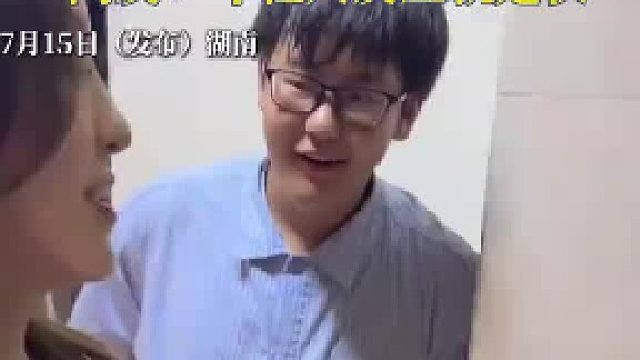 想蒸螃蟹却发现忘记开火，男子一番操作秒做“醉蟹”