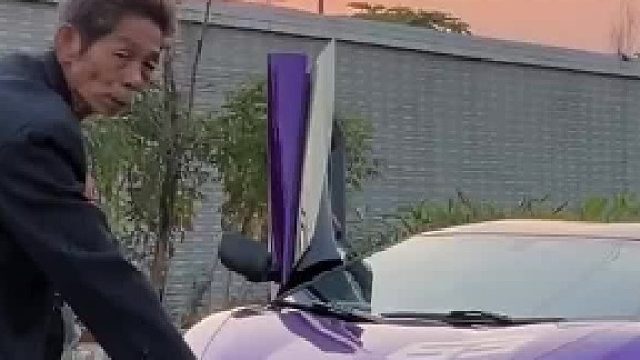 的确是有两辆大牛