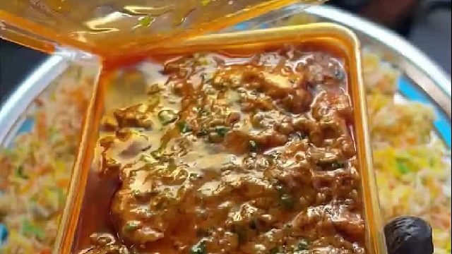 国外出租车司机的午餐，吃饱才有力气干活