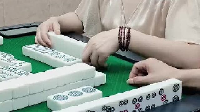 哦吼！小姐姐列再莫怪哪个哈。叫你莫杠。包饺子了社？