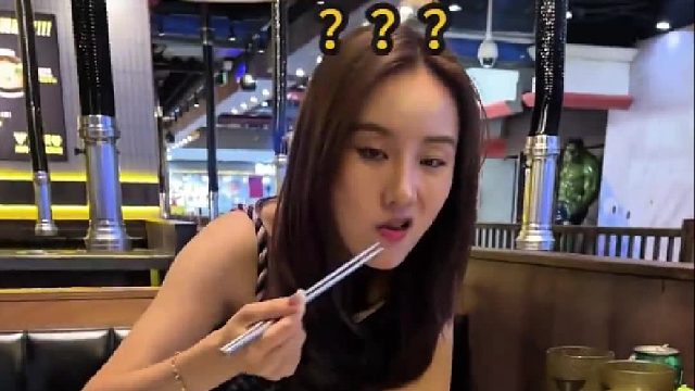 女子当着闺蜜面和共同的好友官宣，闺蜜一脸不可置信~~~