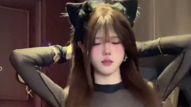 小孩不懂事 发着玩的