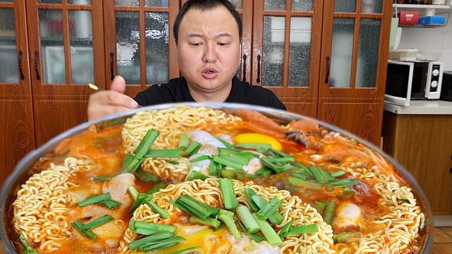 好久没吃泡面，今天来上4包，直接酣畅淋漓，超过瘾！