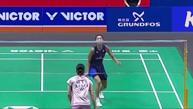 球：我好像...坐电梯了？