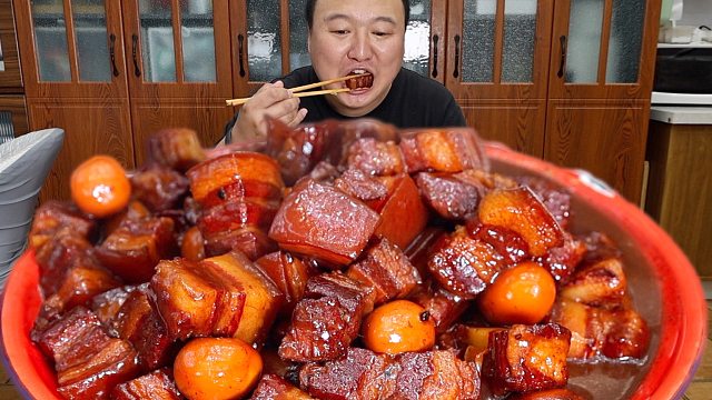 好久没吃红烧肉了，这次终于吃个痛快，肥而不腻，大快朵颐。