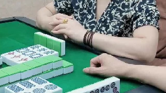 哦吼！列好的牌小姐姐说我诈胡了。应该可以胡吧？