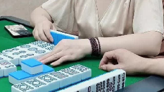 哦吼！小姐姐杠上杠。好玩吗？