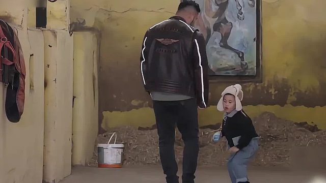 3岁马立奥怕马叫，5岁却敢驯烈马，糙汉马杨的教育也太成功了吧