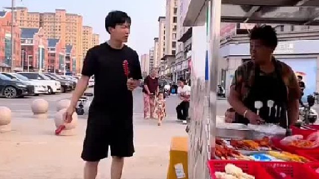 别乱喂，不让它吃！