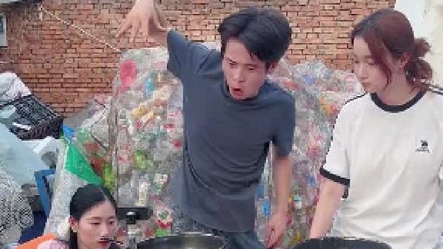 烧鸡下蛋，极其罕见！这你怎么解释？