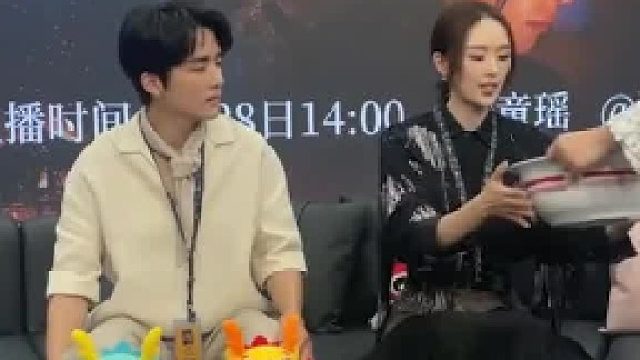 张新成不仅张了一张学霸脸，搞笑也是学霸级