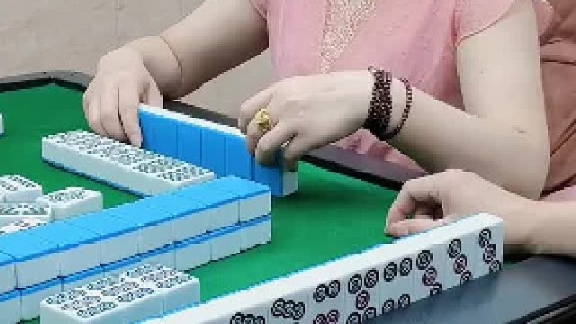 哦吼！卡五星兄弟们。进来帮看看。列牌是诈胡吗？