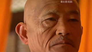 段正淳約會甘寶寶，不料被鐘萬仇當場逮住
