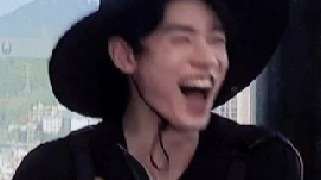 龚俊人机手势舞挑战成功 √