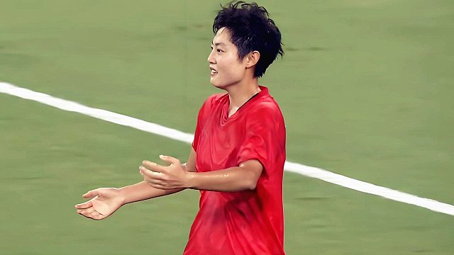女足神进球！袁丛秀万花丛中过：1V3左晃右带推射破门