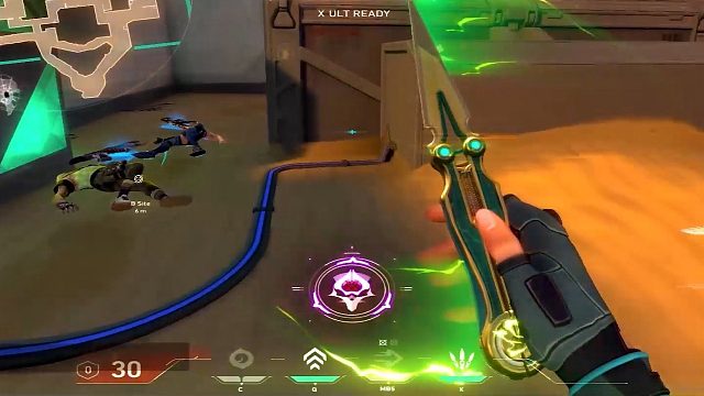 镜头对焦的瞬间，你挽住我的手